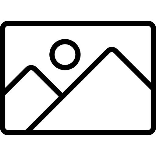 סצנה ציורית של מטייל ישראלי חוקר את השווקים התוססים של הודו בעונת החורף. השוק שוקק פעילות, דוכנים צבעוניים מלאים בתבלינים, טקסטיל ועבודות יד. המטייל, לבוש בבגדי חורף קלילים, מקיים אינטראקציה עם מוכר מקומי, ומציג את האווירה הידידותית ואת חילופי התרבות. הרקע כולל ארכיטקטורה הודית מסורתית עם פרטים מורכבים, הלוכדים את המהות של הודו. הצבעים חיים והמרקמים עשירים, מספקים תחושה של אותנטיות וחיוניות.